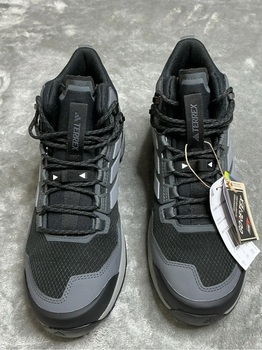 adidas Terrex Skychaser Gore-tex Mid Top Hiking boots Shoes Women’s size 8.5